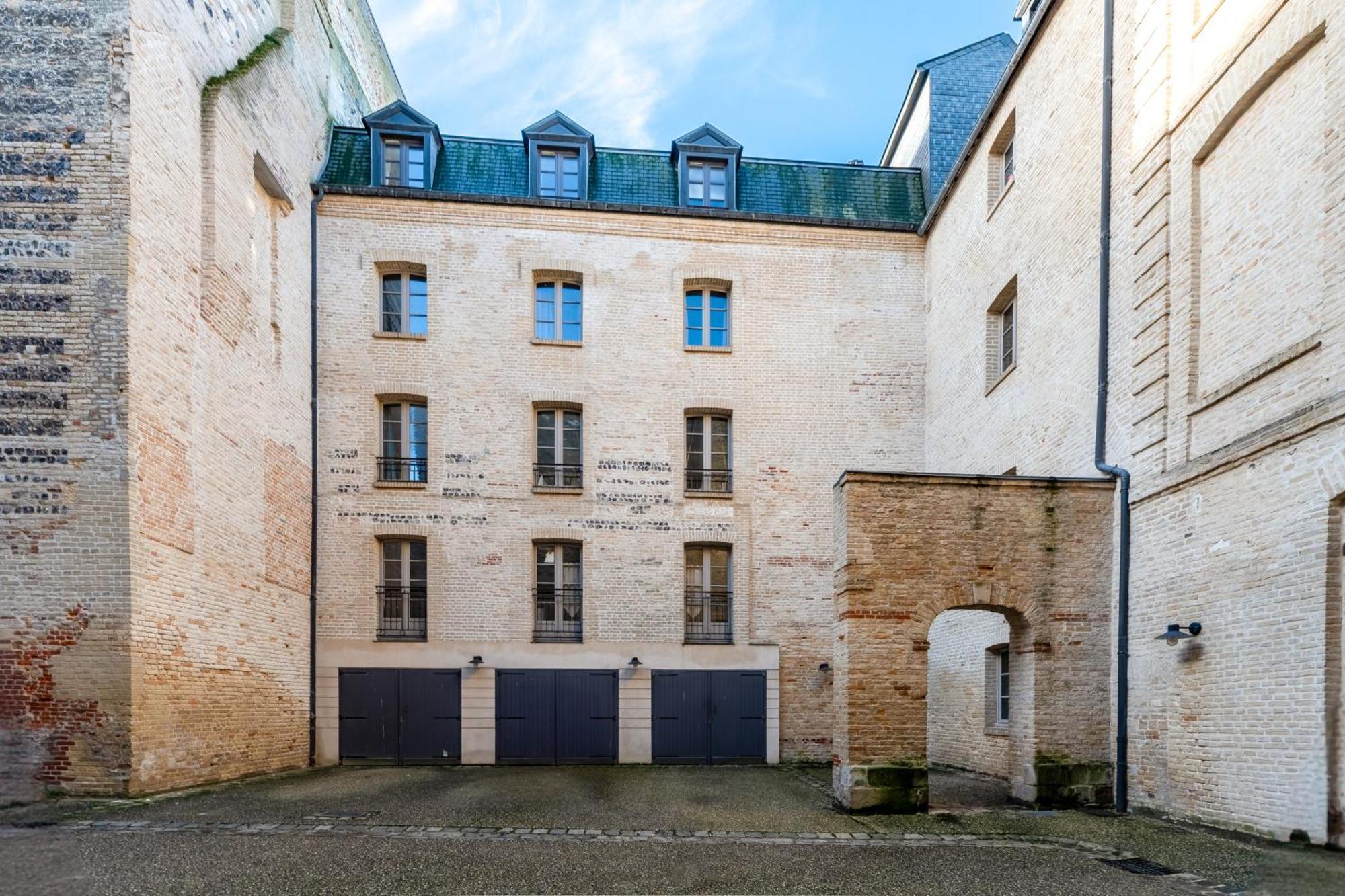 "Hinkley" Centre Ville Place De Parking Prive Dieppe Exterior foto
